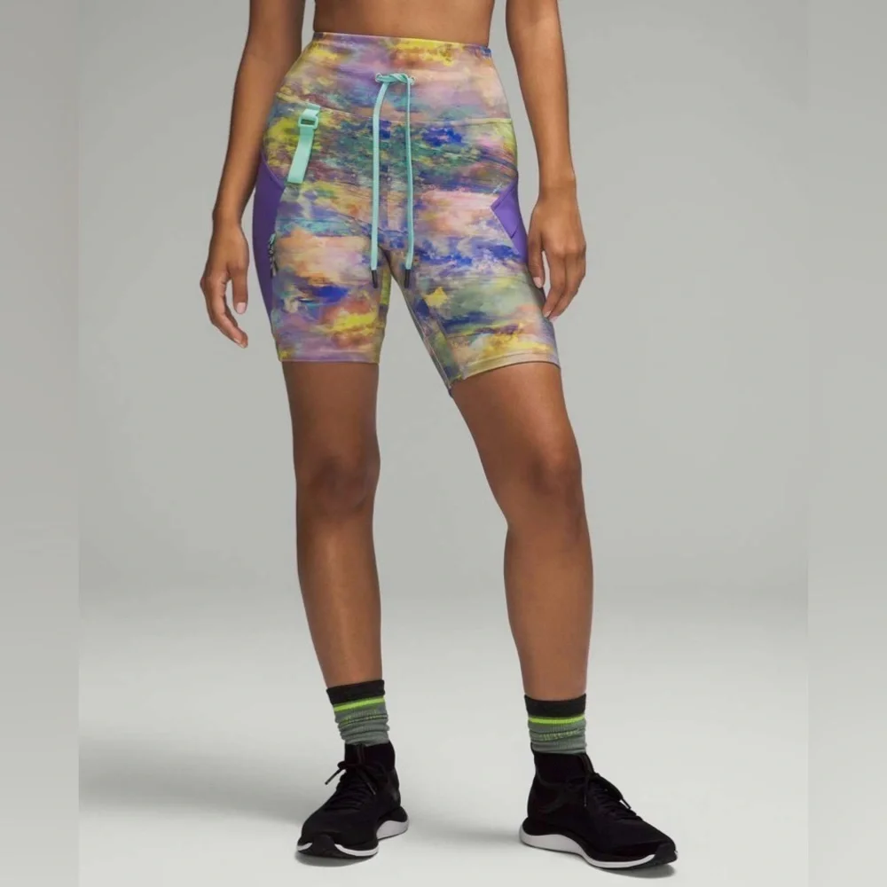 Lululemon Cargo Super High-Rise Hiking Shorts 8” – Altered Nature Multi – Size 6